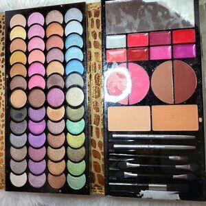 52 eyeshadow,6 blushes,and 8 lipsticks,2colored lipliners, and3 eyeshadowbrushes